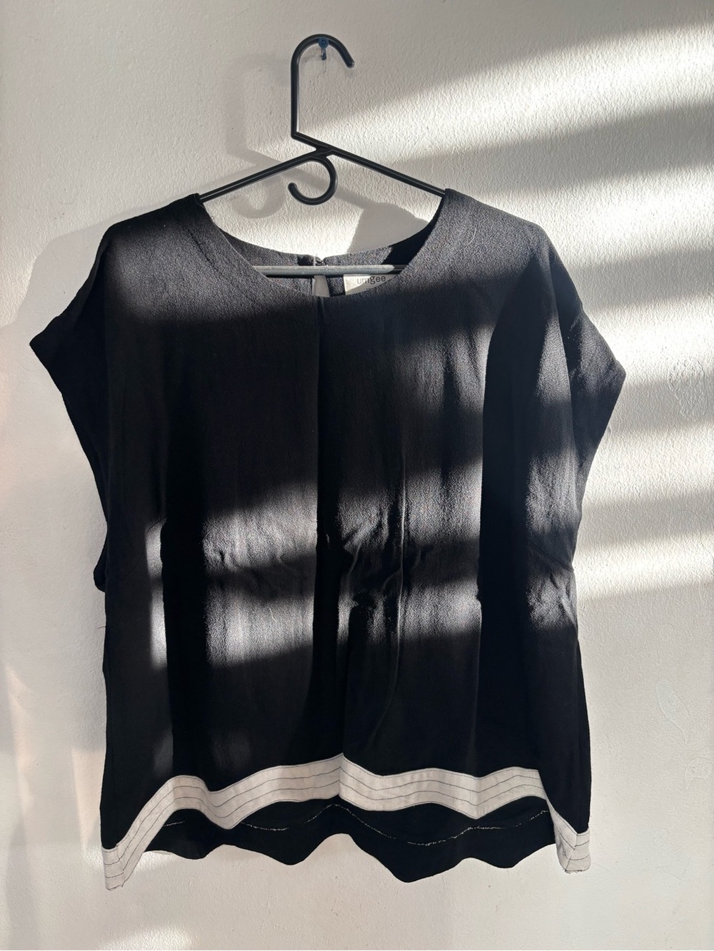 Umgee Black Short Sleeve Blouse with White Contrast Hem